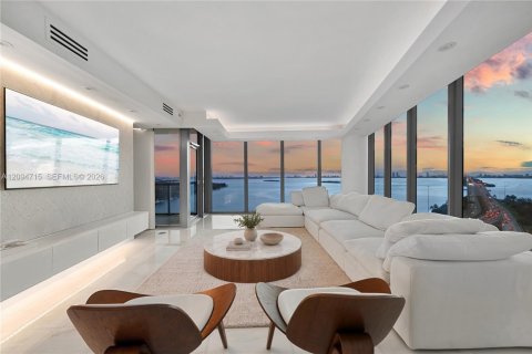 Copropriété à vendre à Miami, Floride: 3 chambres, 173.73 m2 № 2390145 - photo 2