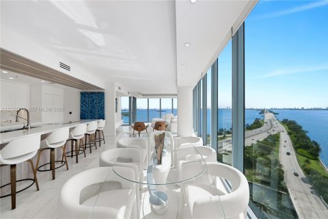 Copropriété à vendre à Miami, Floride: 3 chambres, 173.73 m2 № 2390145 - photo 13