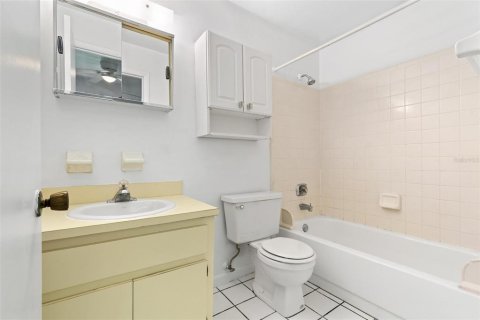 Condo in Gainesville, Florida, 2 bedrooms  № 1893750 - photo 27