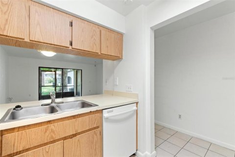 Condo in Gainesville, Florida, 2 bedrooms  № 1893750 - photo 16