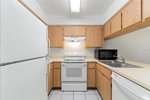 Condo in Gainesville, Florida, 2 bedrooms  № 1893750 - photo 7