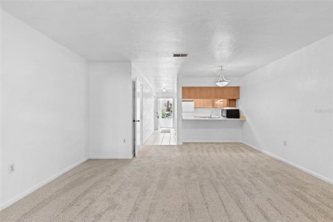 Condo in Gainesville, Florida, 2 bedrooms  № 1893750 - photo 2