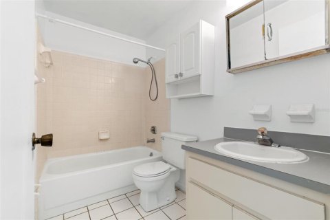 Condo in Gainesville, Florida, 2 bedrooms  № 1893750 - photo 14
