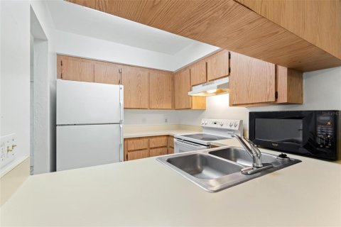 Condo in Gainesville, Florida, 2 bedrooms  № 1893750 - photo 18