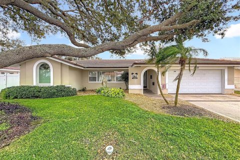 House in Saint Petersburg, Florida 3 bedrooms, 176.42 sq.m. № 2101995 - photo 4
