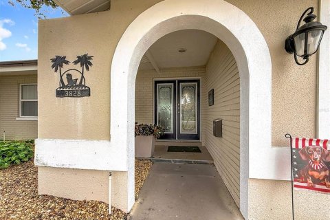 House in Saint Petersburg, Florida 3 bedrooms, 176.42 sq.m. № 2101995 - photo 6