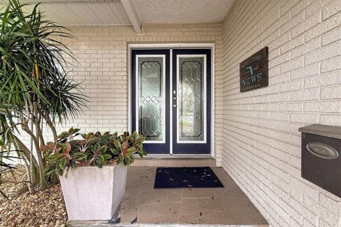 House in Saint Petersburg, Florida 3 bedrooms, 176.42 sq.m. № 2101995 - photo 7