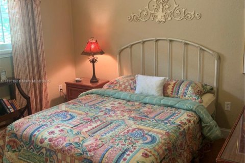 House in Coral Gables, Florida 3 bedrooms, 152.73 sq.m. № 1293781 - photo 6