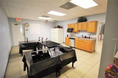 Propiedad comercial en alquiler en Orlando, Florida, 339.09 m2 № 1591078 - foto 12