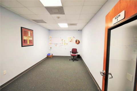 Propiedad comercial en alquiler en Orlando, Florida, 339.09 m2 № 1591078 - foto 9