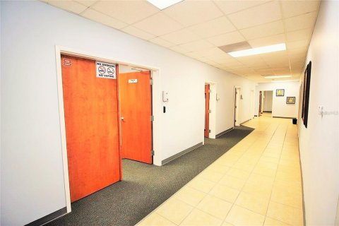Propiedad comercial en alquiler en Orlando, Florida, 339.09 m2 № 1591078 - foto 3