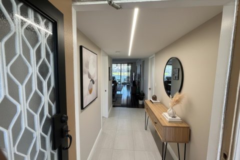Condominio en venta en Coral Springs, Florida, 2 dormitorios, 108.51 m2 № 2250117 - foto 3
