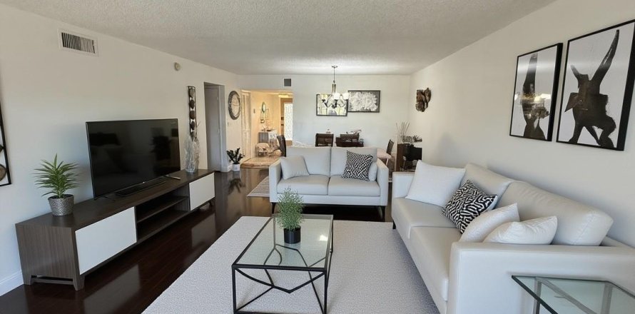 Condominio en Coral Springs, Florida, 2 dormitorios № 2250117