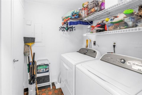 Condo in Saint Petersburg, Florida, 1 bedroom № 2206703 - photo 30