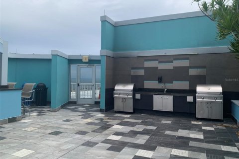 Condo in Saint Petersburg, Florida, 1 bedroom № 2206703 - photo 19