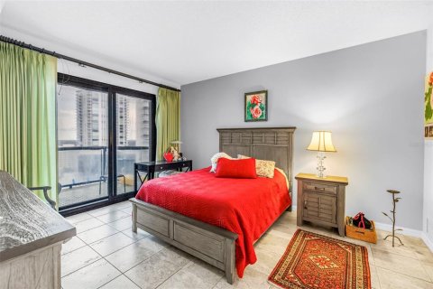 Condo in Saint Petersburg, Florida, 1 bedroom № 2206703 - photo 13