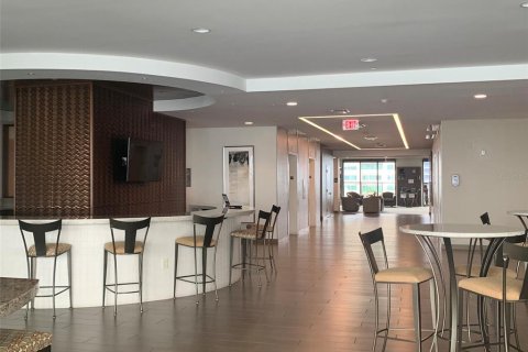 Condo in Saint Petersburg, Florida, 1 bedroom № 2206703 - photo 15