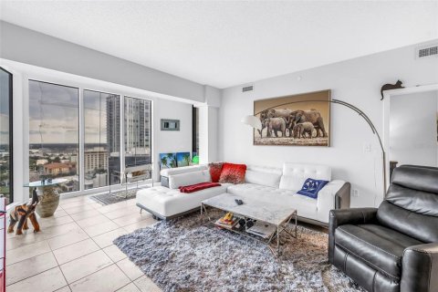 Condo in Saint Petersburg, Florida, 1 bedroom № 2206703 - photo 6