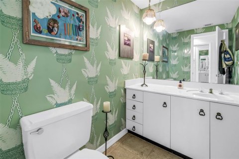 Condo in Saint Petersburg, Florida, 1 bedroom № 2206703 - photo 25