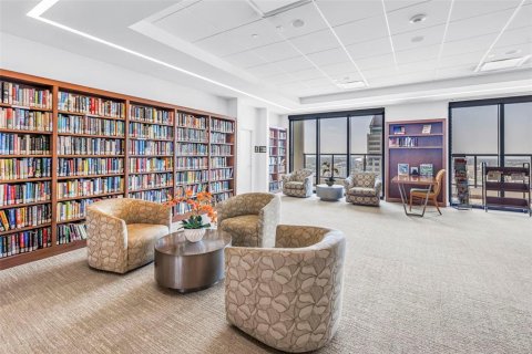 Condo in Saint Petersburg, Florida, 1 bedroom № 2206703 - photo 3