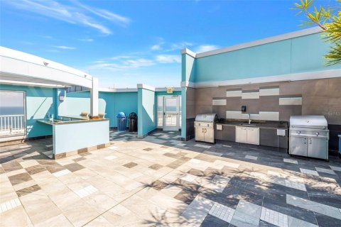 Condo in Saint Petersburg, Florida, 1 bedroom № 2206703 - photo 2