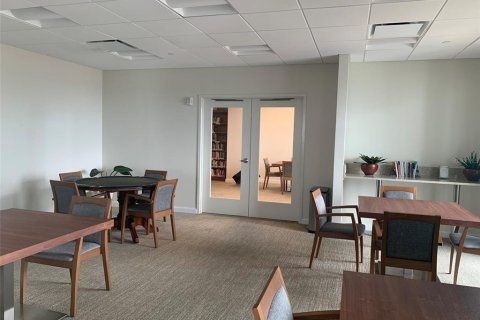Condo in Saint Petersburg, Florida, 1 bedroom № 2206703 - photo 28
