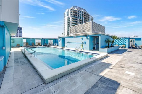 Condo in Saint Petersburg, Florida, 1 bedroom № 2206703 - photo 4