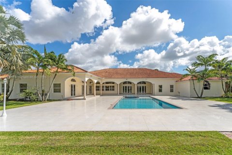 House in Miami, Florida 7 bedrooms, 923.73 sq.m. № 1956260 - photo 8