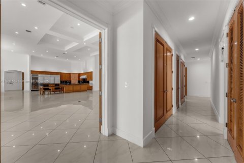 House in Miami, Florida 7 bedrooms, 923.73 sq.m. № 1956260 - photo 19