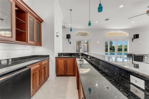 House in Miami, Florida 7 bedrooms, 923.73 sq.m. № 1956260 - photo 27