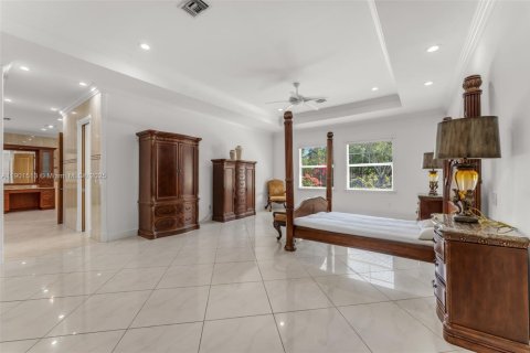 House in Miami, Florida 7 bedrooms, 923.73 sq.m. № 1956260 - photo 20