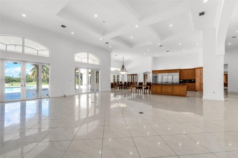 House in Miami, Florida 7 bedrooms, 923.73 sq.m. № 1956260 - photo 13