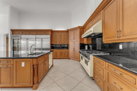 House in Miami, Florida 7 bedrooms, 923.73 sq.m. № 1956260 - photo 17