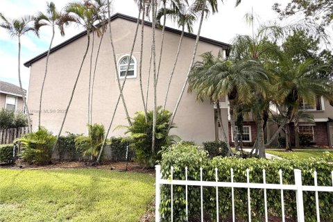 Touwnhouse à vendre à Sunrise, Floride: 3 chambres, 148.27 m2 № 1945319 - photo 2