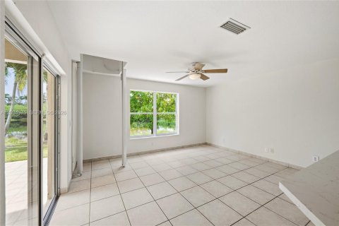 House in Miramar, Florida 4 bedrooms, 218.04 sq.m. № 2186116 - photo 10