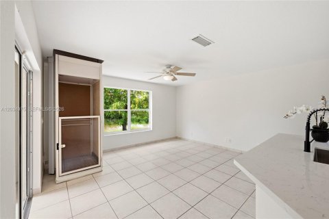 House in Miramar, Florida 4 bedrooms, 218.04 sq.m. № 2186116 - photo 12