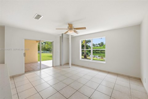 House in Miramar, Florida 4 bedrooms, 218.04 sq.m. № 2186116 - photo 11