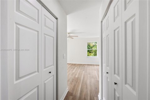 House in Miramar, Florida 4 bedrooms, 218.04 sq.m. № 2186116 - photo 26