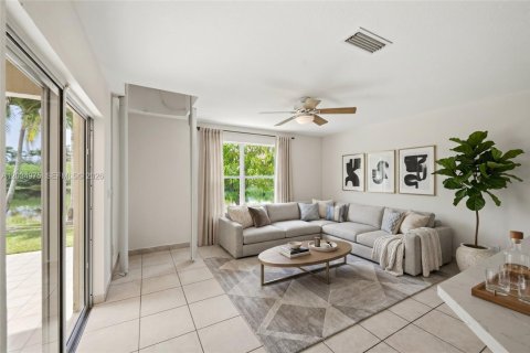 House in Miramar, Florida 4 bedrooms, 218.04 sq.m. № 2186116 - photo 9
