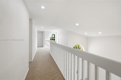 House in Miramar, Florida 4 bedrooms, 218.04 sq.m. № 2186116 - photo 21