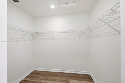 House in Miramar, Florida 4 bedrooms, 218.04 sq.m. № 2186116 - photo 25