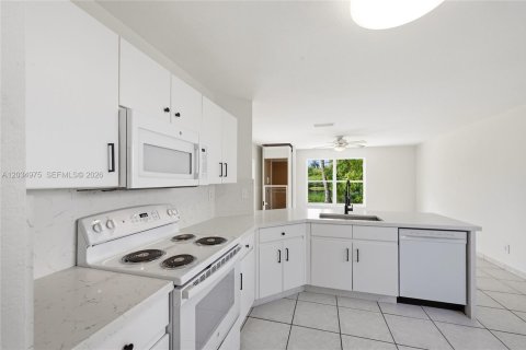 House in Miramar, Florida 4 bedrooms, 218.04 sq.m. № 2186116 - photo 17