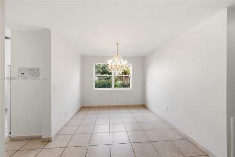 House in Miramar, Florida 4 bedrooms, 218.04 sq.m. № 2186116 - photo 7