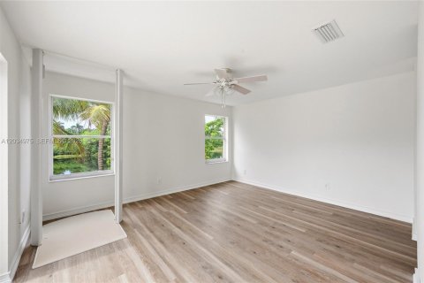 House in Miramar, Florida 4 bedrooms, 218.04 sq.m. № 2186116 - photo 23