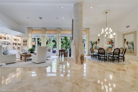 House in Miami, Florida 5 bedrooms, 373.19 sq.m. № 1693143 - photo 6
