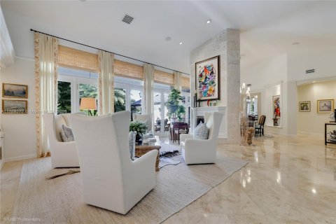 House in Miami, Florida 5 bedrooms, 373.19 sq.m. № 1693143 - photo 17