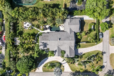 House in Miami, Florida 5 bedrooms, 373.19 sq.m. № 1693143 - photo 3