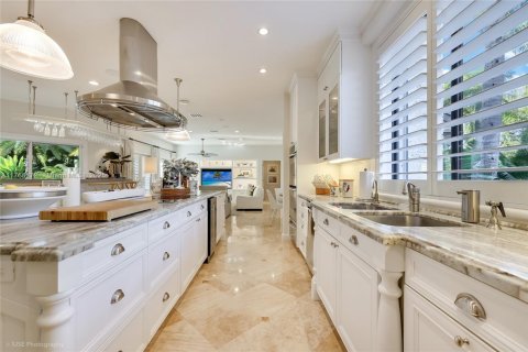 House in Miami, Florida 5 bedrooms, 373.19 sq.m. № 1693143 - photo 19