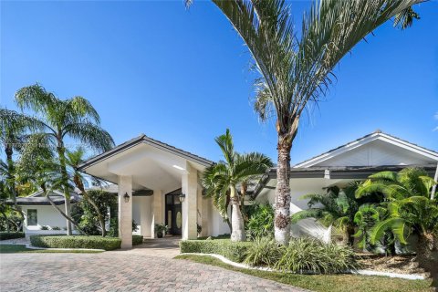 House in Miami, Florida 5 bedrooms, 373.19 sq.m. № 1693143 - photo 2