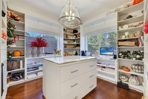 House in Miami, Florida 5 bedrooms, 373.19 sq.m. № 1693143 - photo 26